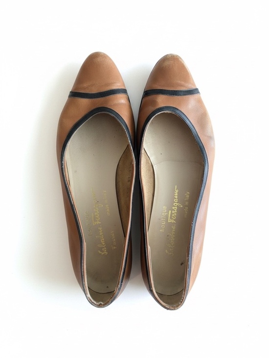 Salvatore Ferragamo Shoes - Vintage Salvatore Ferragamo Two-Tone Tan/Black Leather Classic Pumps